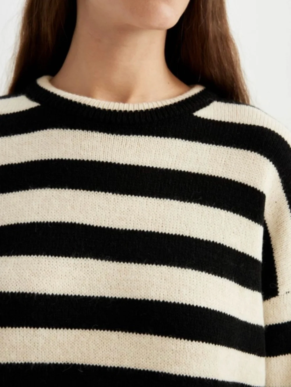 Zara Women’s Striped Crew Neck Black & Cream Sweater Small - Picture 6 of 10